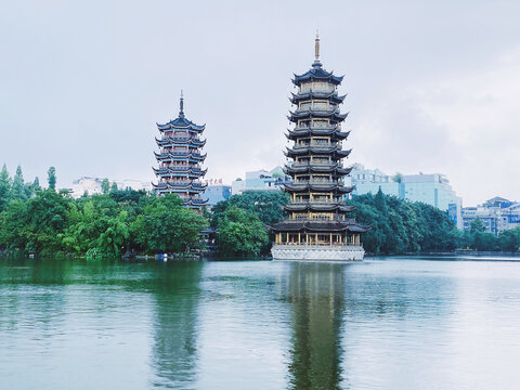 桂林水中塔