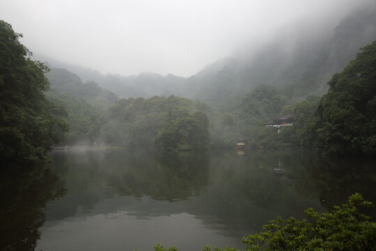 青城山月城湖