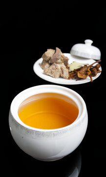 茶树菇炖排骨汤
