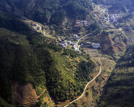 航拍山里人家山村农村