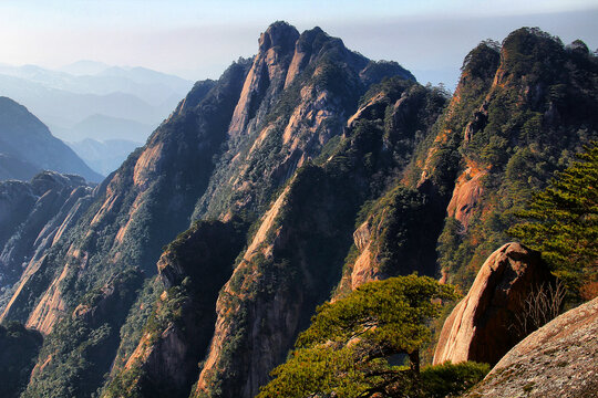 黄山山峦叠嶂