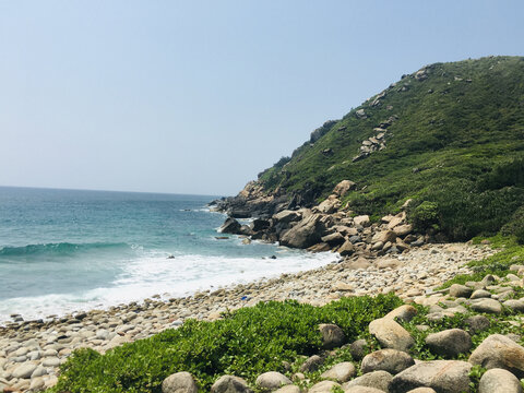 鹅卵石海滩海南海浪