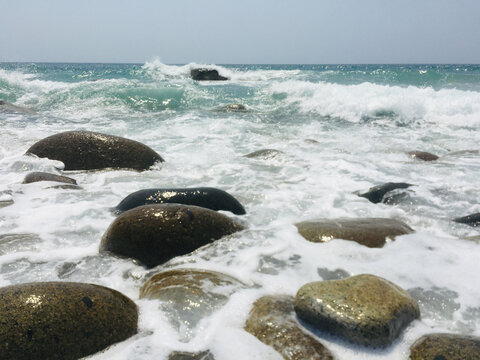 鹅卵石海滩海浪海南