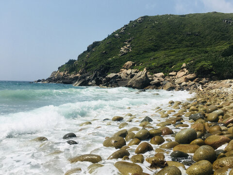 鹅卵石海滩海浪海南