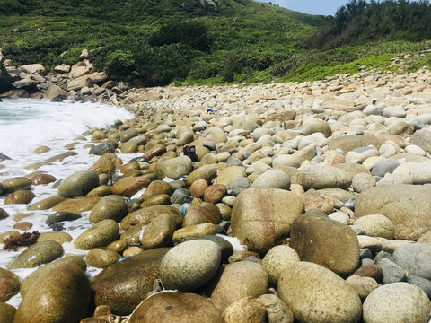 鹅卵石海滩海浪海南