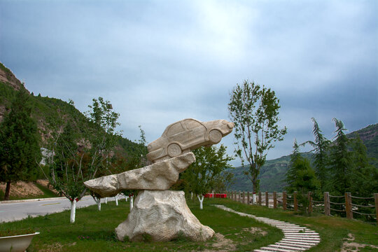 飞跃黄河雕塑