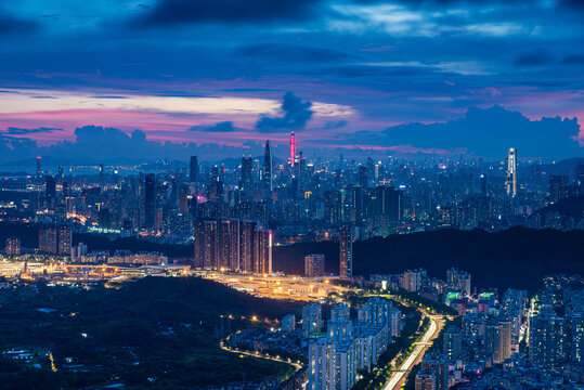 梧桐山上的深圳城市夜景全貌