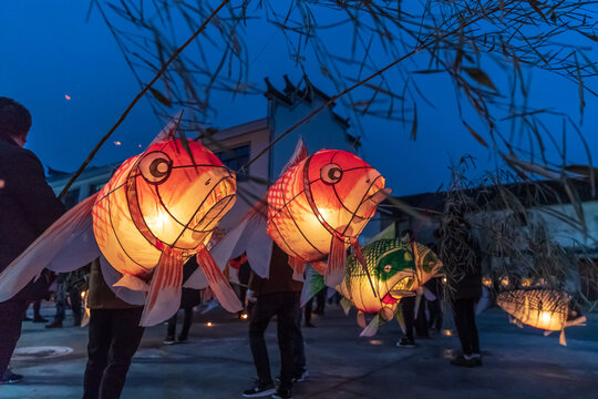 浙江浦江宅口元宵节迎鱼灯