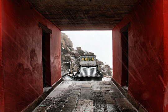 泰山山顶雪景万代瞻仰