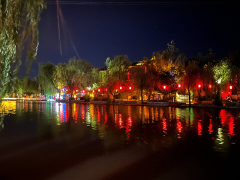 水街夜景