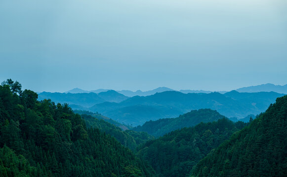 夏天山川山脉森林植被绿化风光