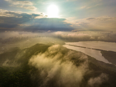 杭州西湖日出和云海航拍