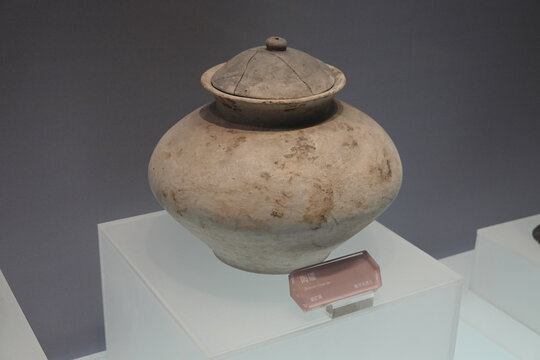 原始陶器马家浜文化带盖陶罐