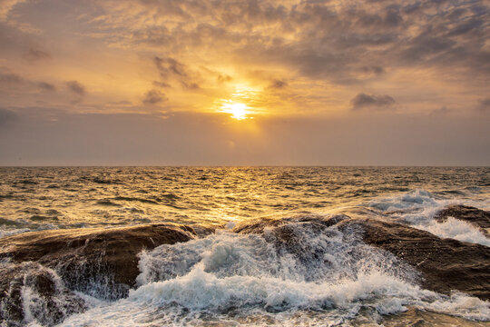 海上日出