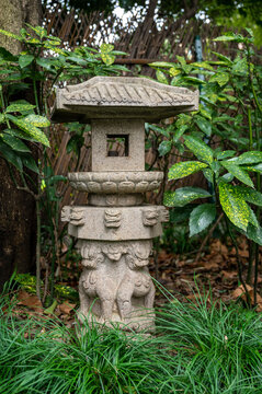 中式园林石雕灯柱