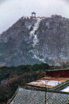 泰山极顶大雪远眺