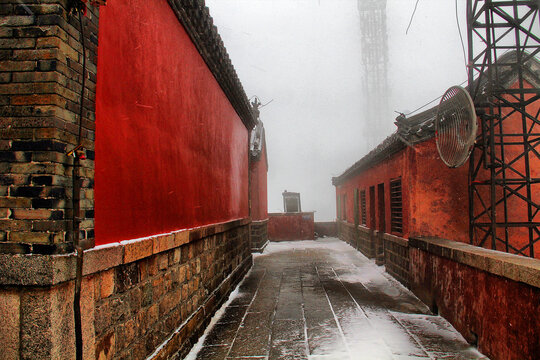 泰山玉皇顶大雪