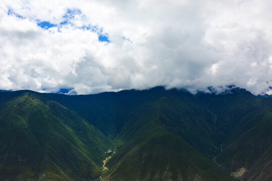 阿里日出湖光山色