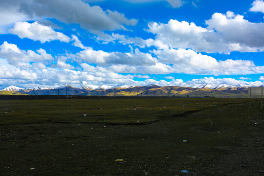 新藏线雪山湖泊