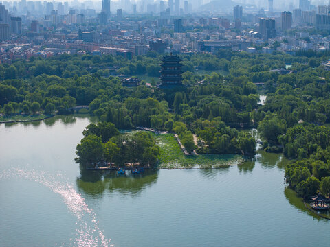 航拍济南大明湖公园