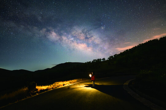 照亮寻星路