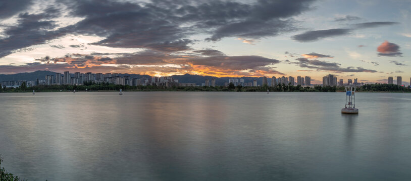 昆明滇池日落晚霞城市风景