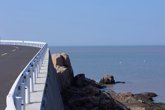 海边的公路