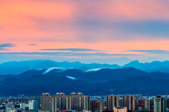 义乌城市日落晚霞群山云雾风光