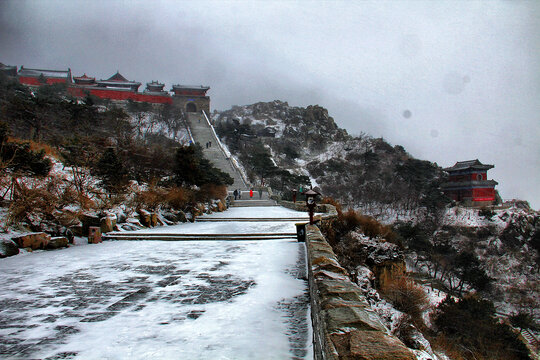 泰山天街雪景