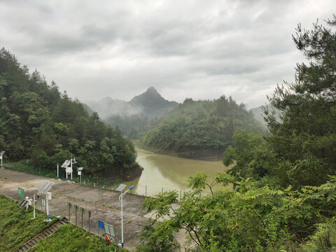 雨后的水库