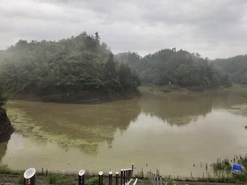 雨后的水库
