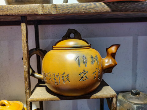 坭兴陶手持茶壶