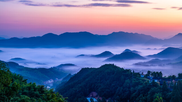 浙江浦江美丽山村梦幻云海风光