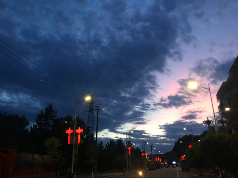 小县城的夜空