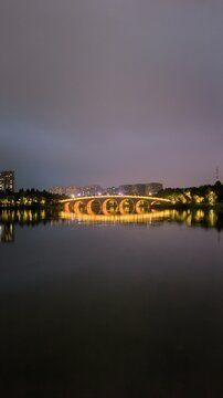 桥的夜景