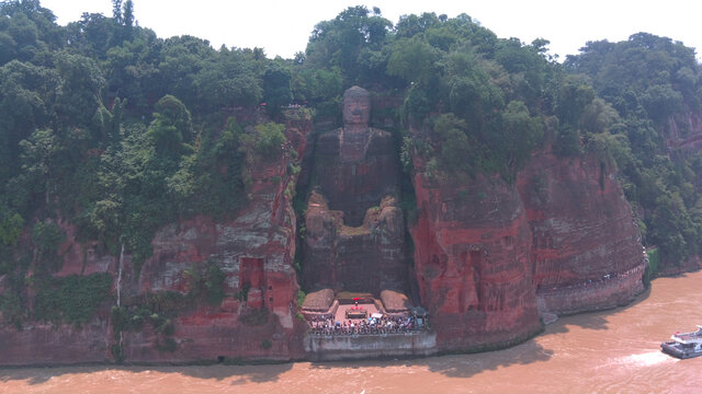 鸟瞰乐山大佛