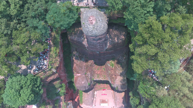 鸟瞰乐山大佛