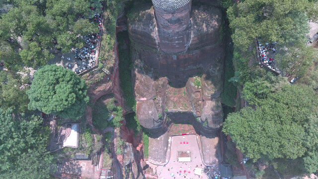 鸟瞰乐山大佛