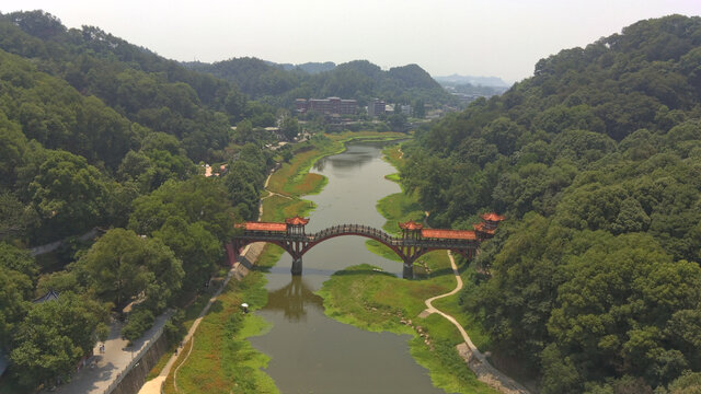 鸟瞰乐山大佛