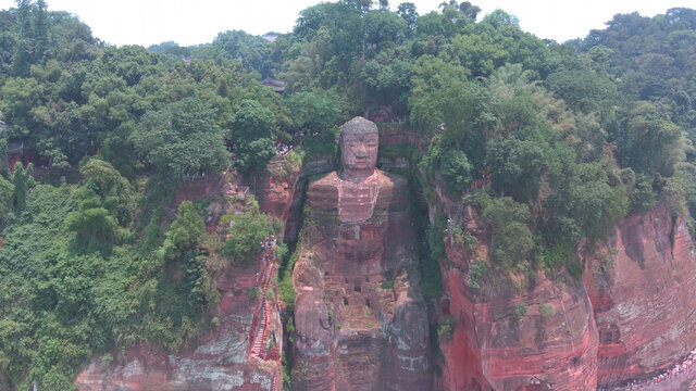 鸟瞰乐山大佛