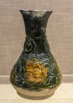 元代磁灶窑绿釉褐彩瓶