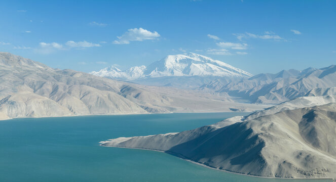 新疆喀什白沙湖慕士塔格峰