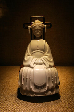 中国女子白瓷坐像