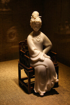 中国古典女子瓷像