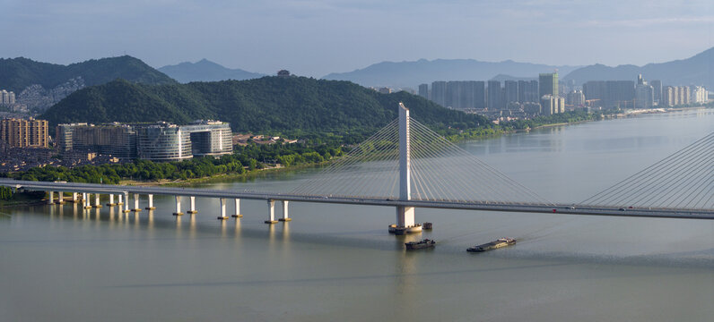 杭州富阳富春江两岸风光