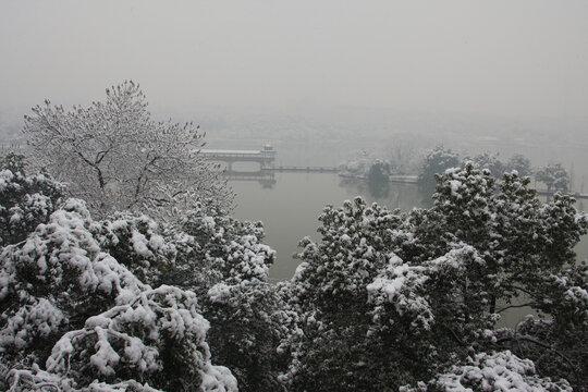 湖南长沙烈士公园年嘉湖雪景