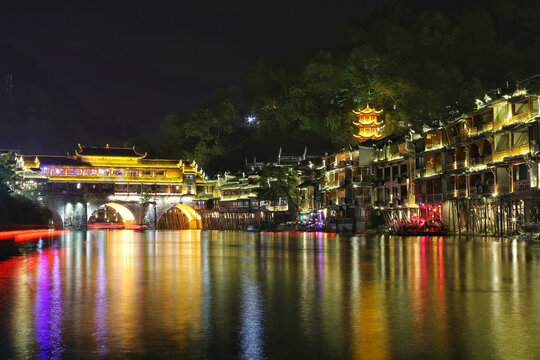 凤凰古城的夜景