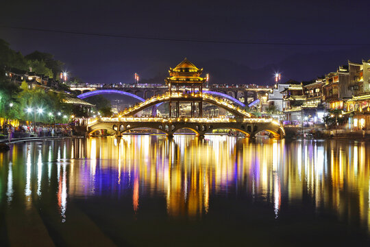 凤凰古城的夜景