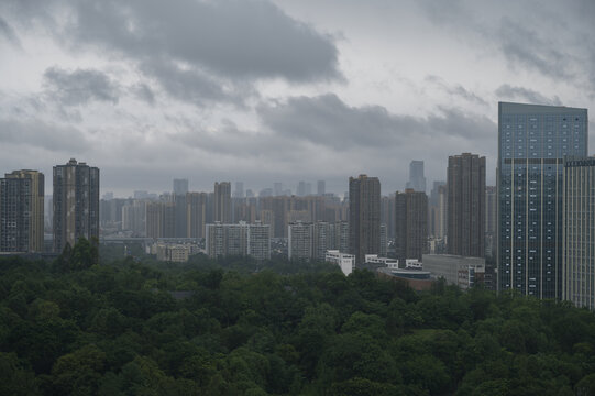 乌云城市成都夏天暴雨锦江区