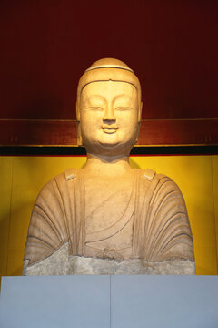北齐石菩萨像